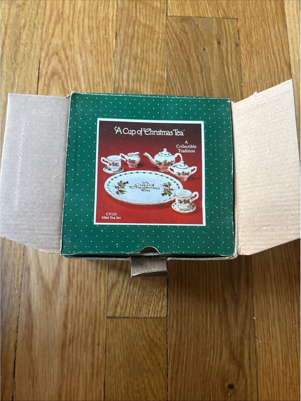 A Cup of Christmas Tea Miniature Tea Set Vintage 1995 by Waldman House - 6 PEICE